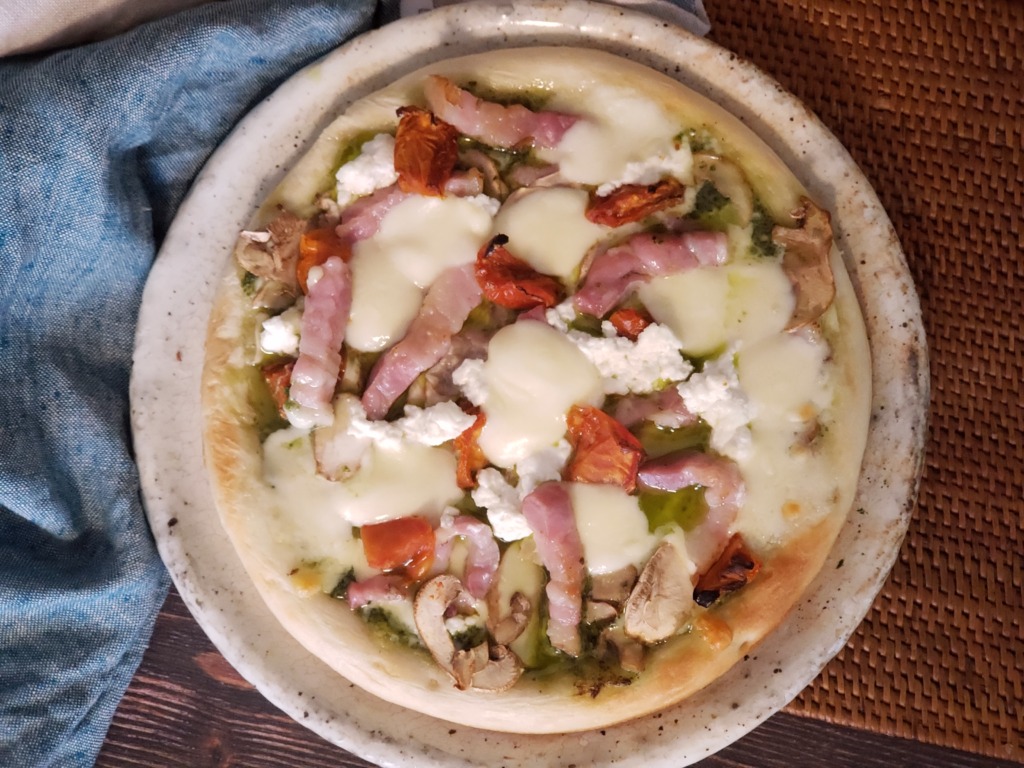 業務スーパー冷凍ピザ生地：パンチェッタとリコッタチーズ