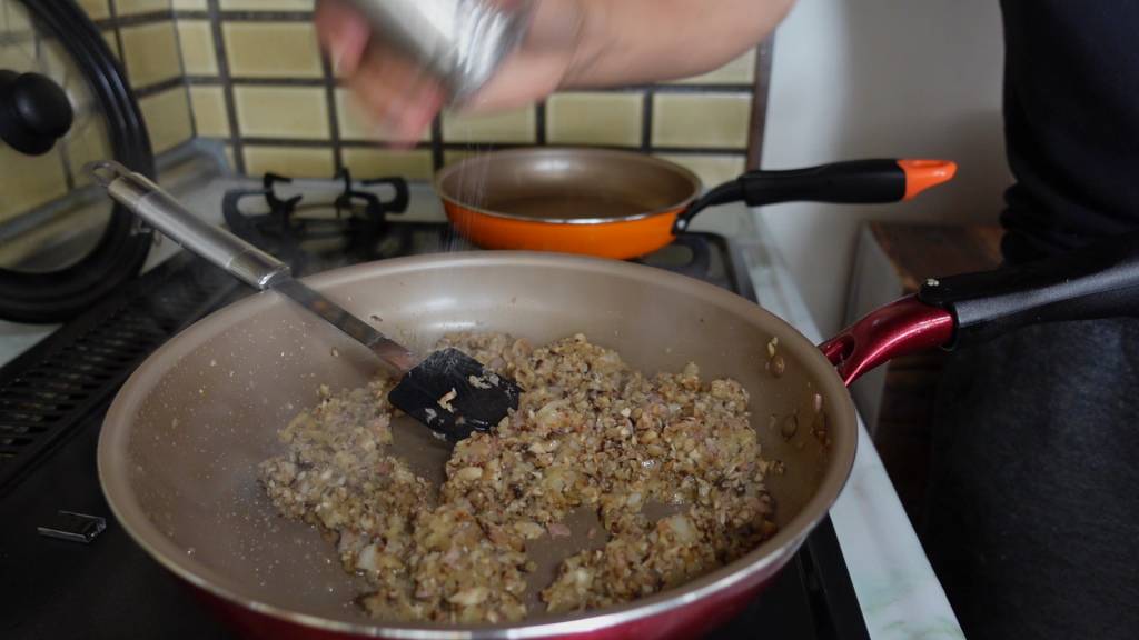 【ピーマンレシピ】椎茸ペーストをたっぷり詰め込んだピーマンのグリル