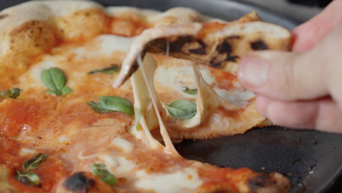 おいしそうなナポリピッツァ