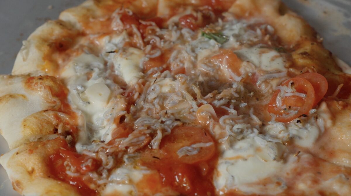 ENRO電気式窯焼マスターで焼いたしらすピッツァ